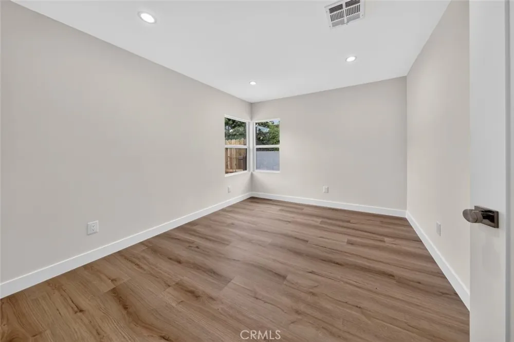 2325 Naomi Street Burbank, CA 91504