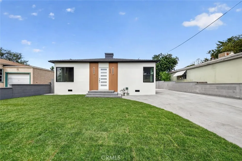 2325 Naomi Street Burbank, CA 91504
