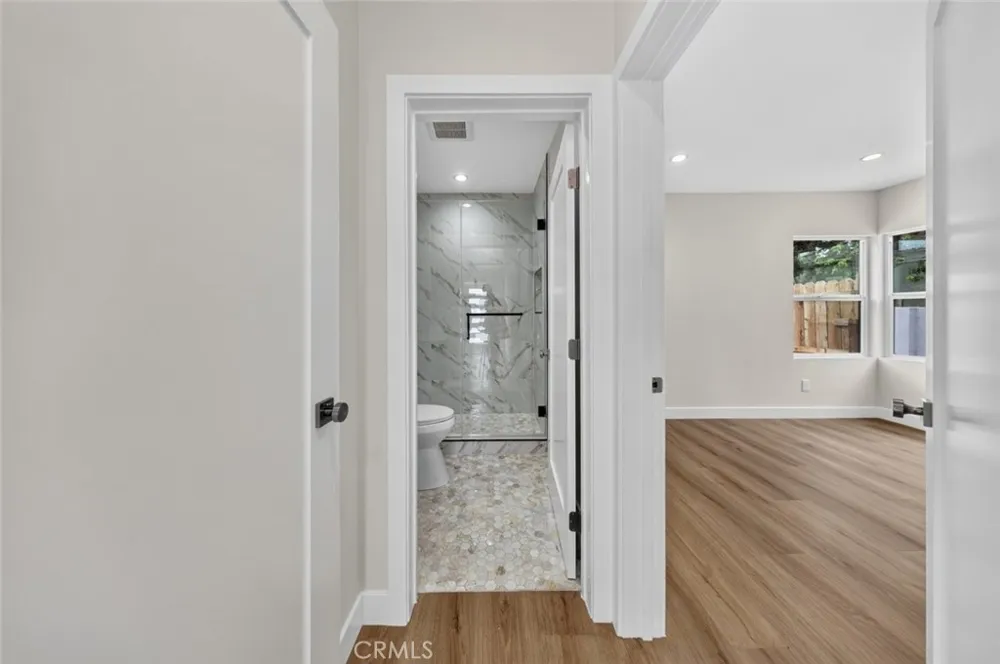 2325 Naomi Street Burbank, CA 91504