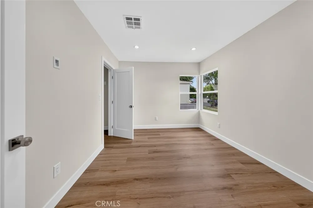 2325 Naomi Street Burbank, CA 91504