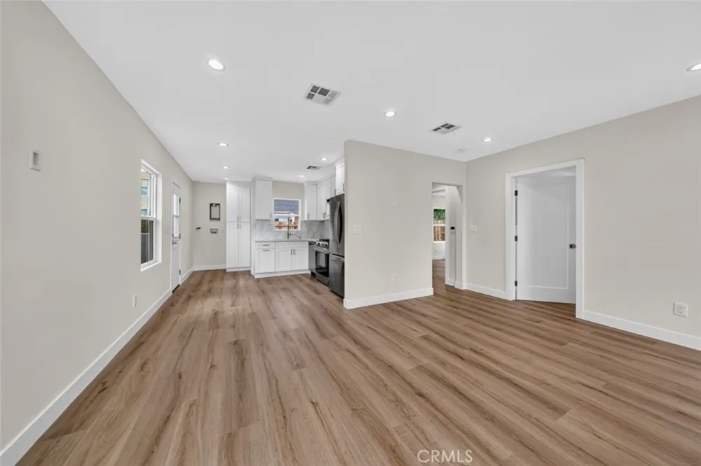 2325 Naomi Street Burbank, CA 91504