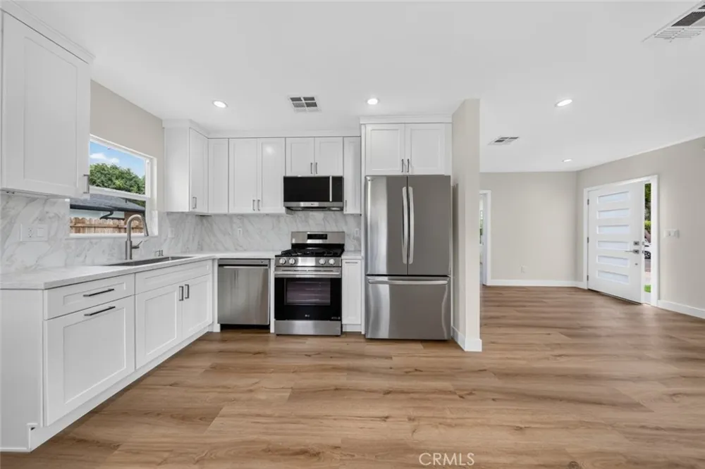 2325 Naomi Street Burbank, CA 91504