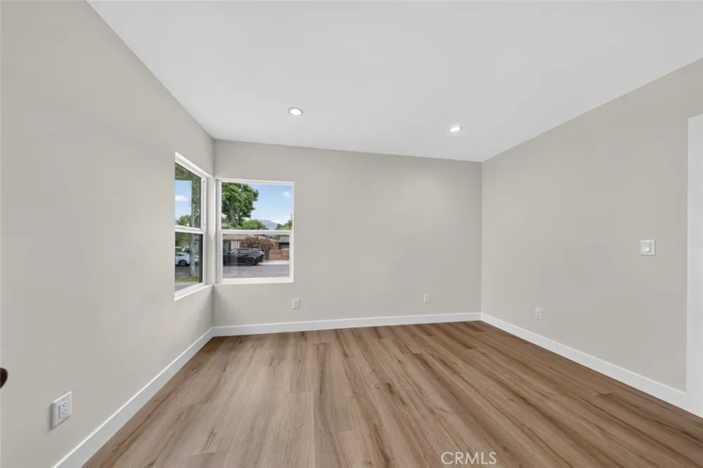 2325 Naomi Street Burbank, CA 91504
