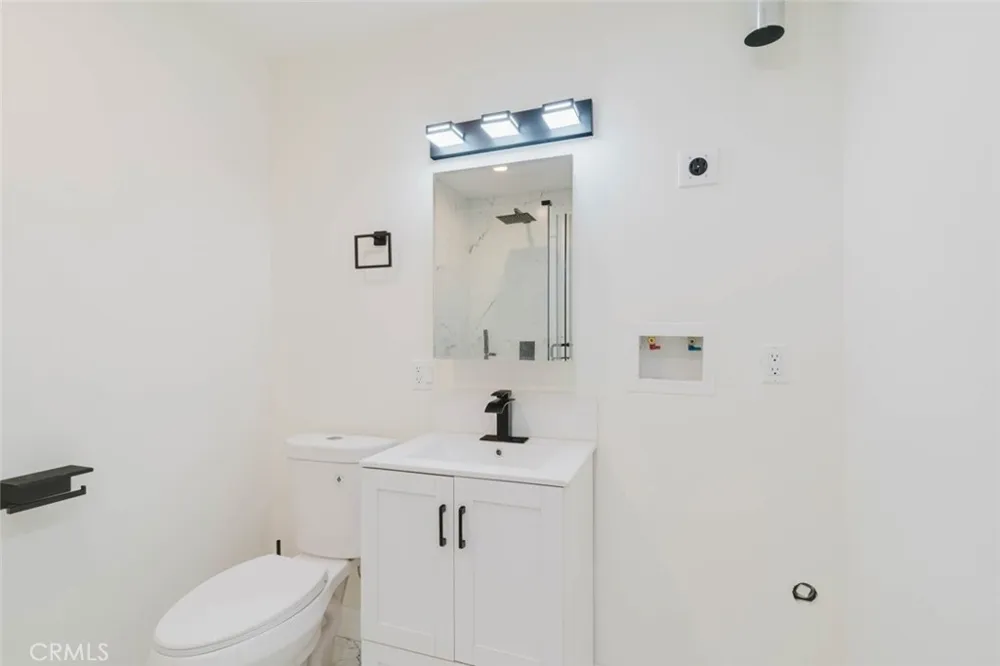 19314 Valerio Street #1/2 Reseda, CA 91335