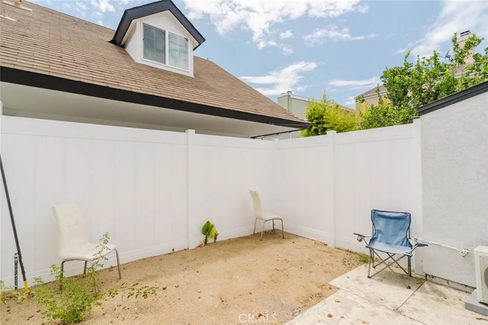 19314 Valerio Street #1/2 Reseda, CA 91335