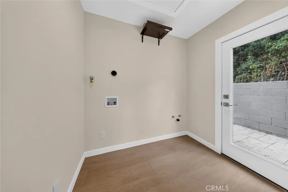 2327 Naomi Street Burbank, CA 91504