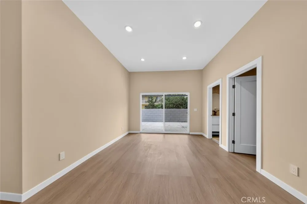 2327 Naomi Street Burbank, CA 91504