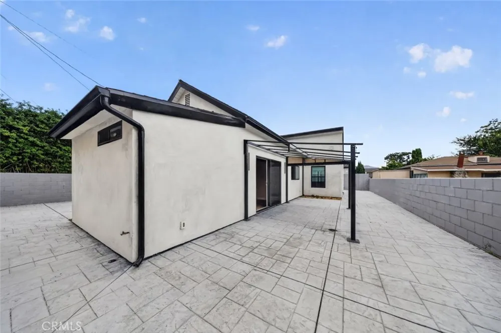 2327 Naomi Street Burbank, CA 91504