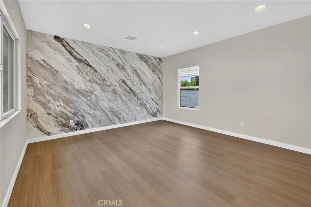 2327 Naomi Street Burbank, CA 91504