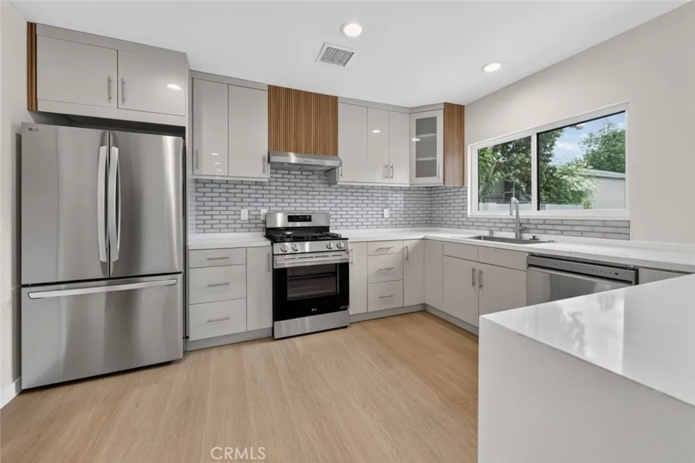 2327 Naomi Street Burbank, CA 91504
