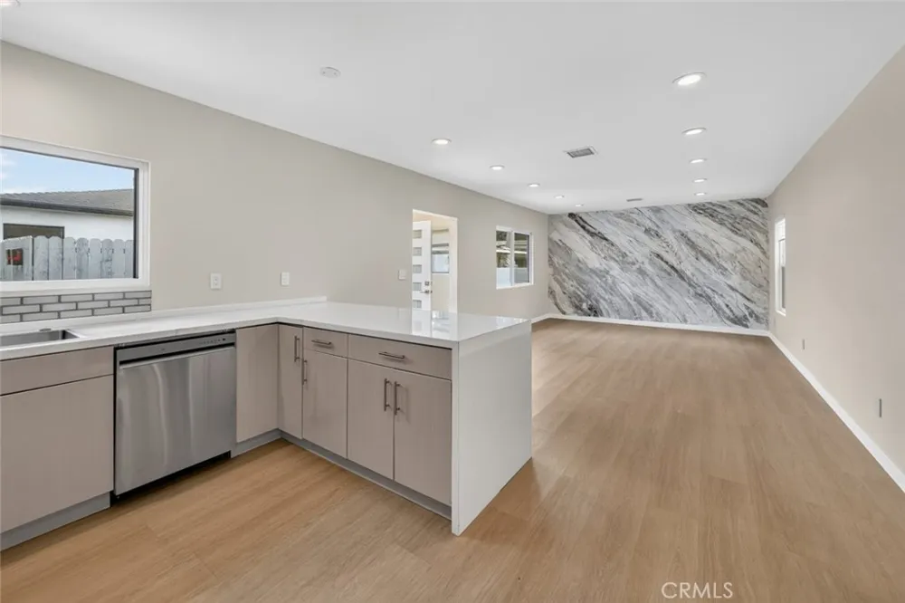 2327 Naomi Street Burbank, CA 91504
