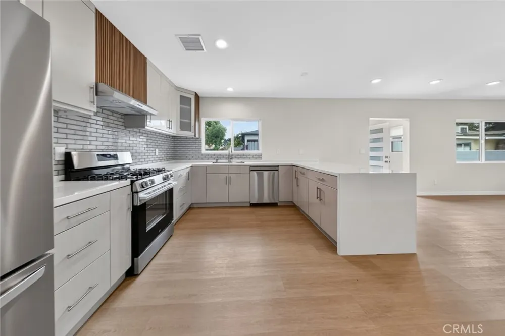 2327 Naomi Street Burbank, CA 91504