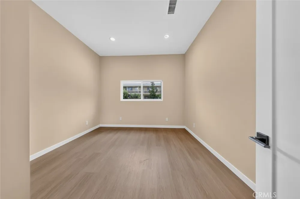 2327 Naomi Street Burbank, CA 91504