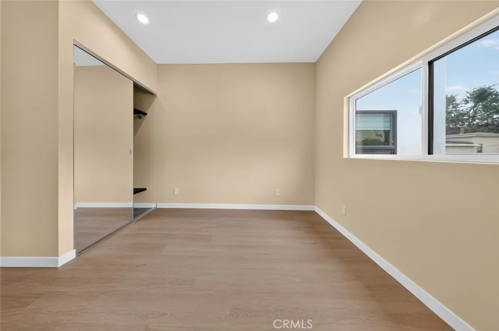 2327 Naomi Street Burbank, CA 91504