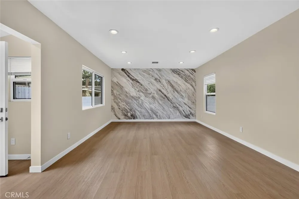 2327 Naomi Street Burbank, CA 91504