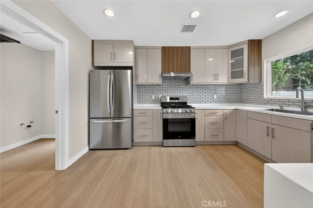 2327 Naomi Street Burbank, CA 91504