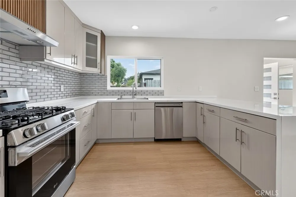 2327 Naomi Street Burbank, CA 91504