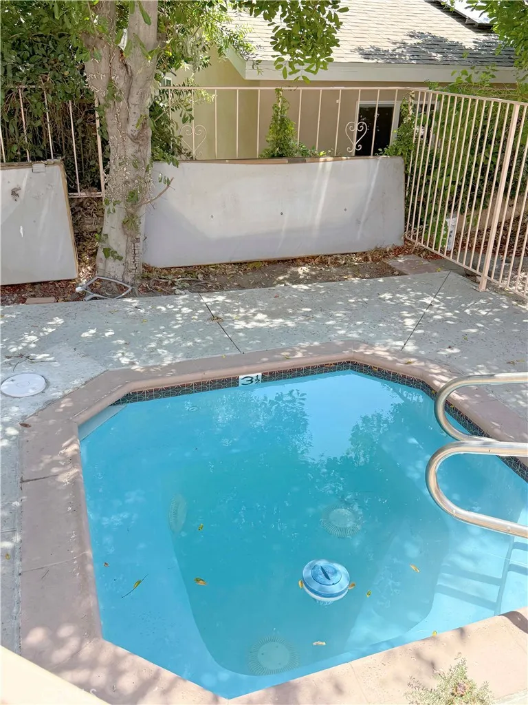 8744 Darby Avenue #14 Northridge, CA 91325