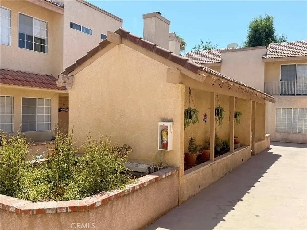 8744 Darby Avenue #14 Northridge, CA 91325