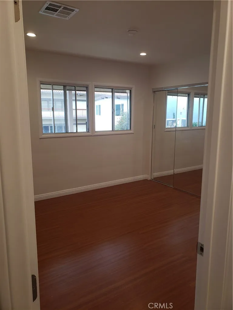 2515 Foothill Boulevard La Crescenta, CA 91214