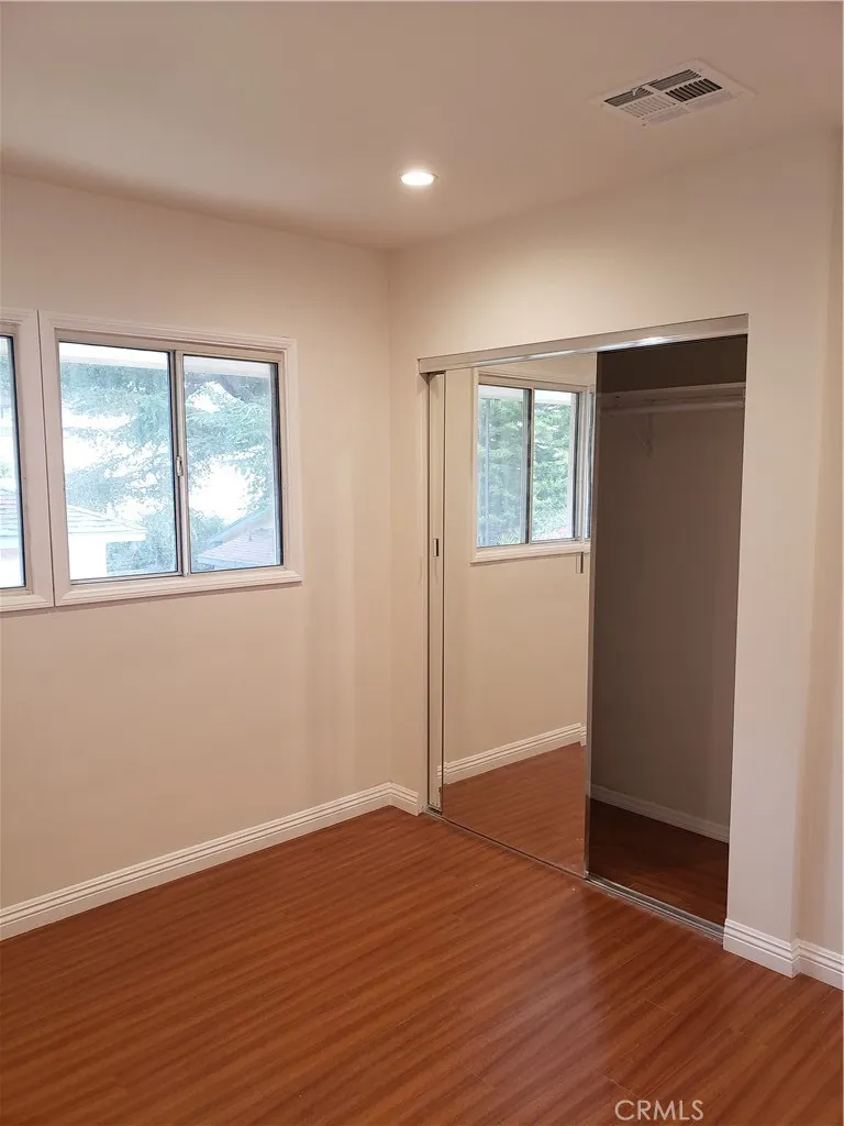 2515 Foothill Boulevard La Crescenta, CA 91214