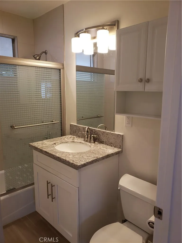 2515 Foothill Boulevard La Crescenta, CA 91214