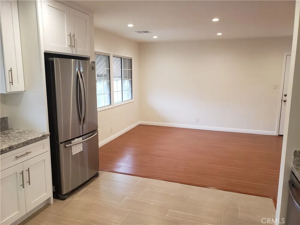2515 Foothill Boulevard La Crescenta, CA 91214