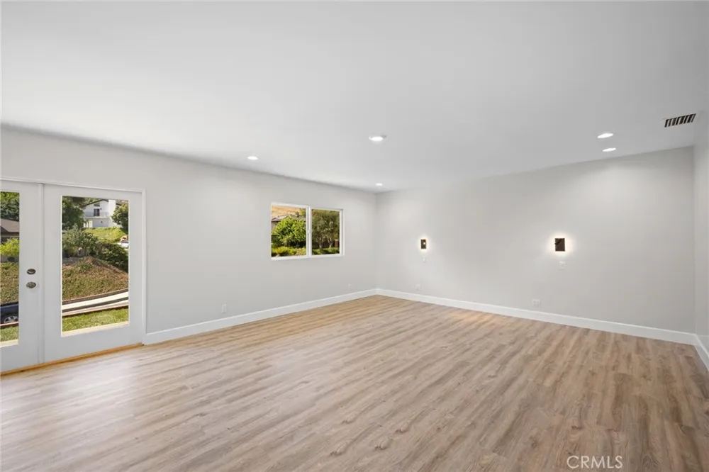 1323 Branta Drive Glendale, CA 91208