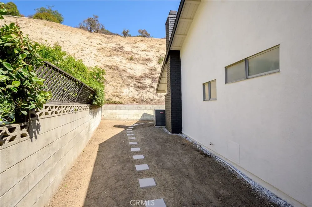 1323 Branta Drive Glendale, CA 91208