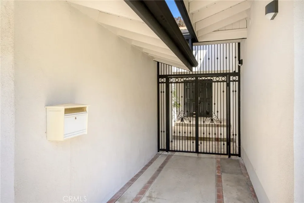1323 Branta Drive Glendale, CA 91208