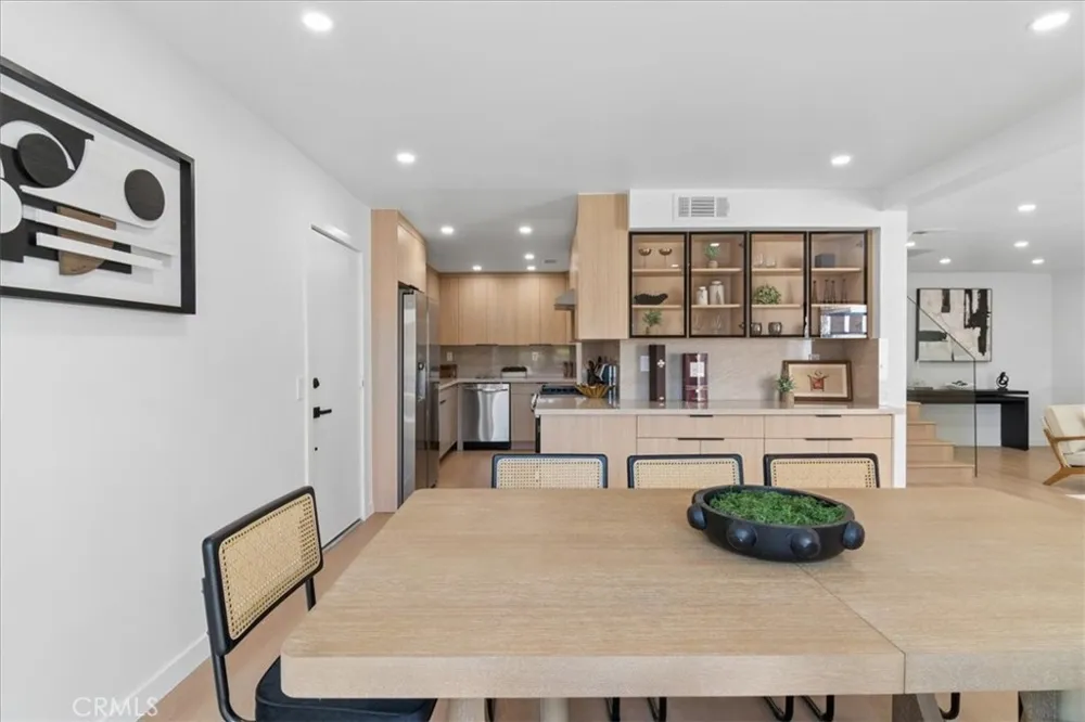 10234 Variel #12 Chatsworth, CA 91311