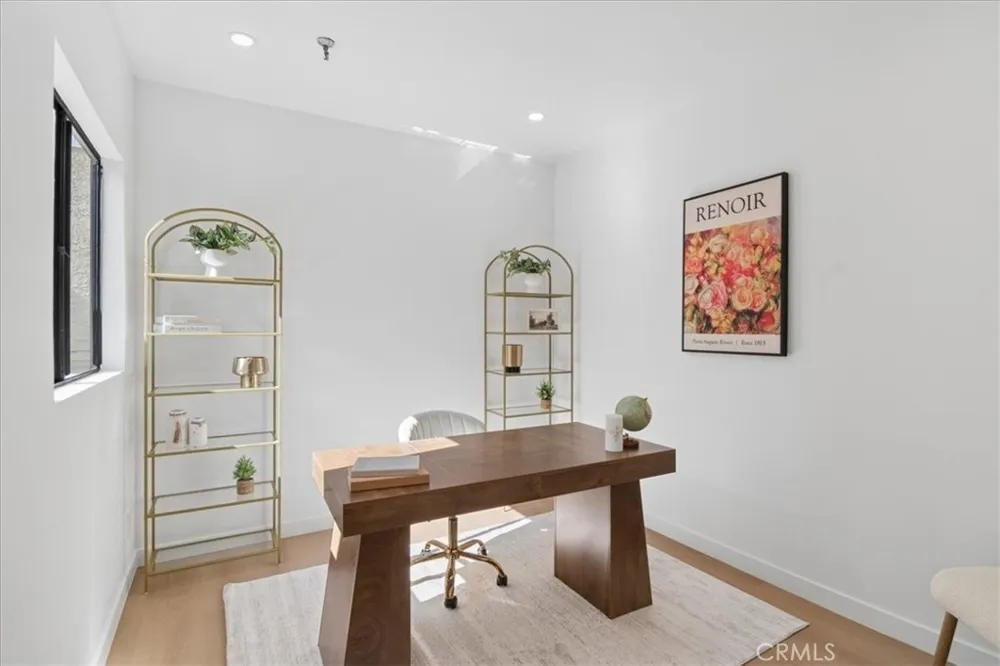10234 Variel #12 Chatsworth, CA 91311