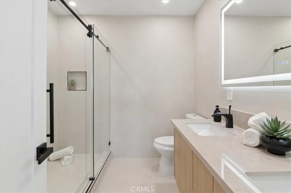 10234 Variel #12 Chatsworth, CA 91311