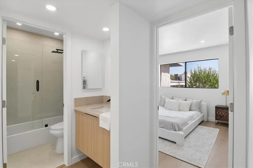 10234 Variel #12 Chatsworth, CA 91311