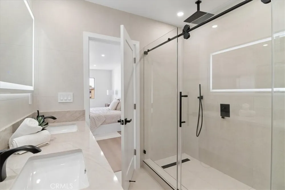 10234 Variel #12 Chatsworth, CA 91311