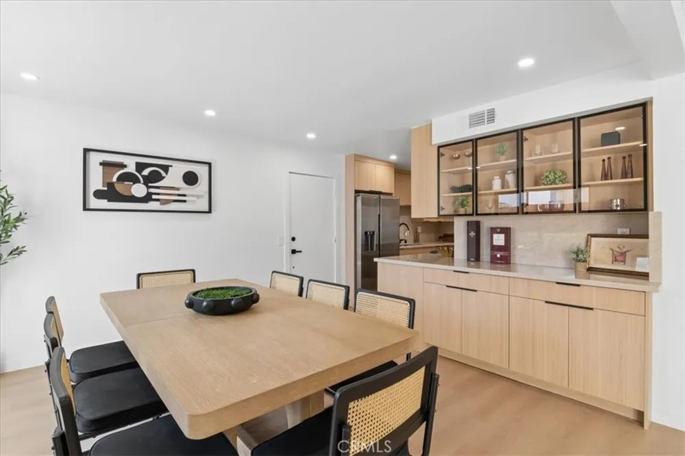 10234 Variel #12 Chatsworth, CA 91311