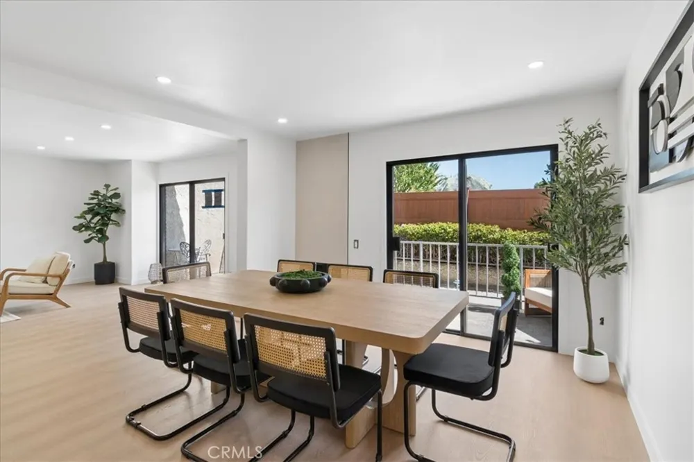 10234 Variel #12 Chatsworth, CA 91311