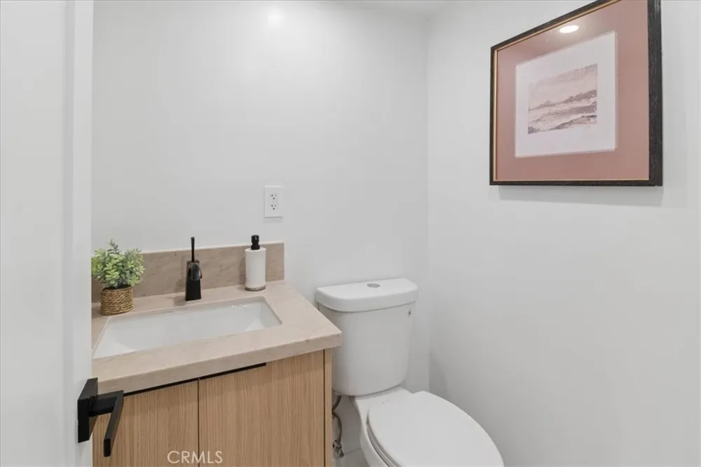 10234 Variel #12 Chatsworth, CA 91311