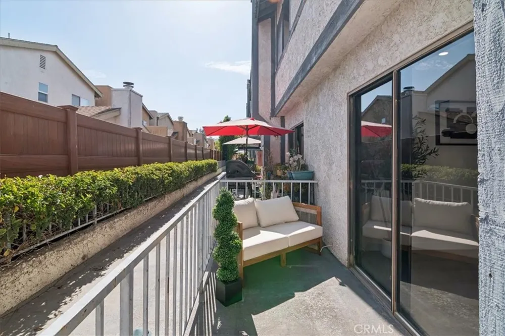10234 Variel #12 Chatsworth, CA 91311