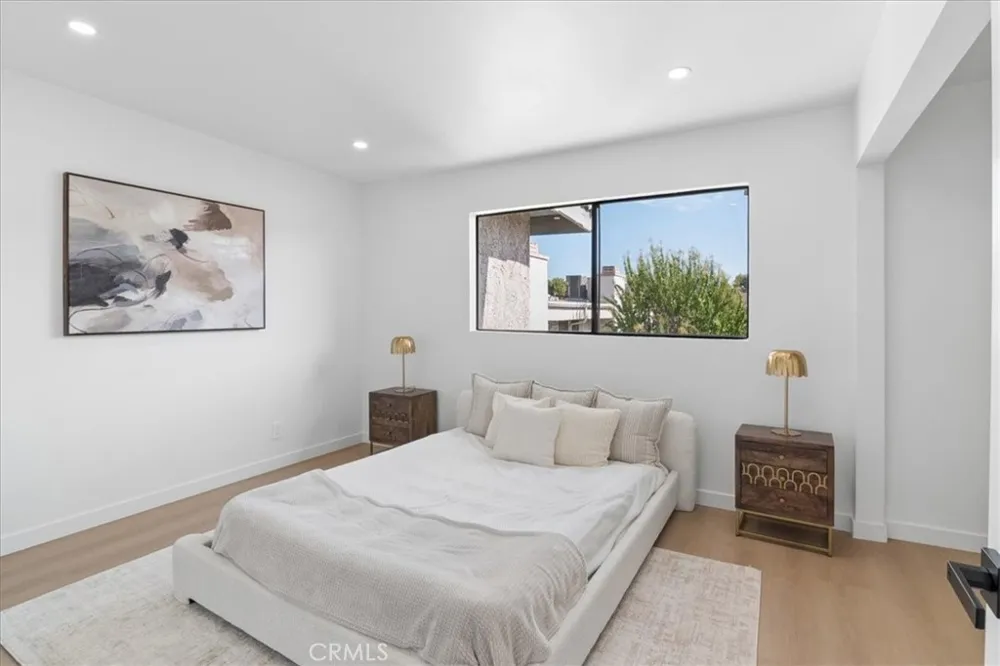 10234 Variel #12 Chatsworth, CA 91311