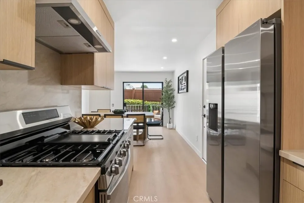 10234 Variel #12 Chatsworth, CA 91311