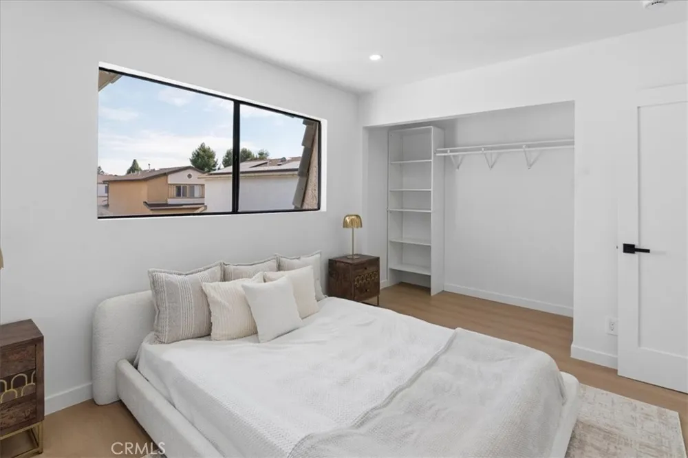 10234 Variel #12 Chatsworth, CA 91311