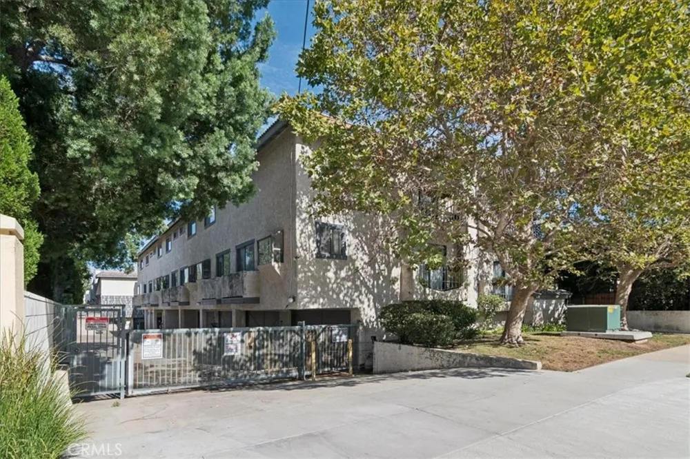 10234 Variel #12 Chatsworth, CA 91311