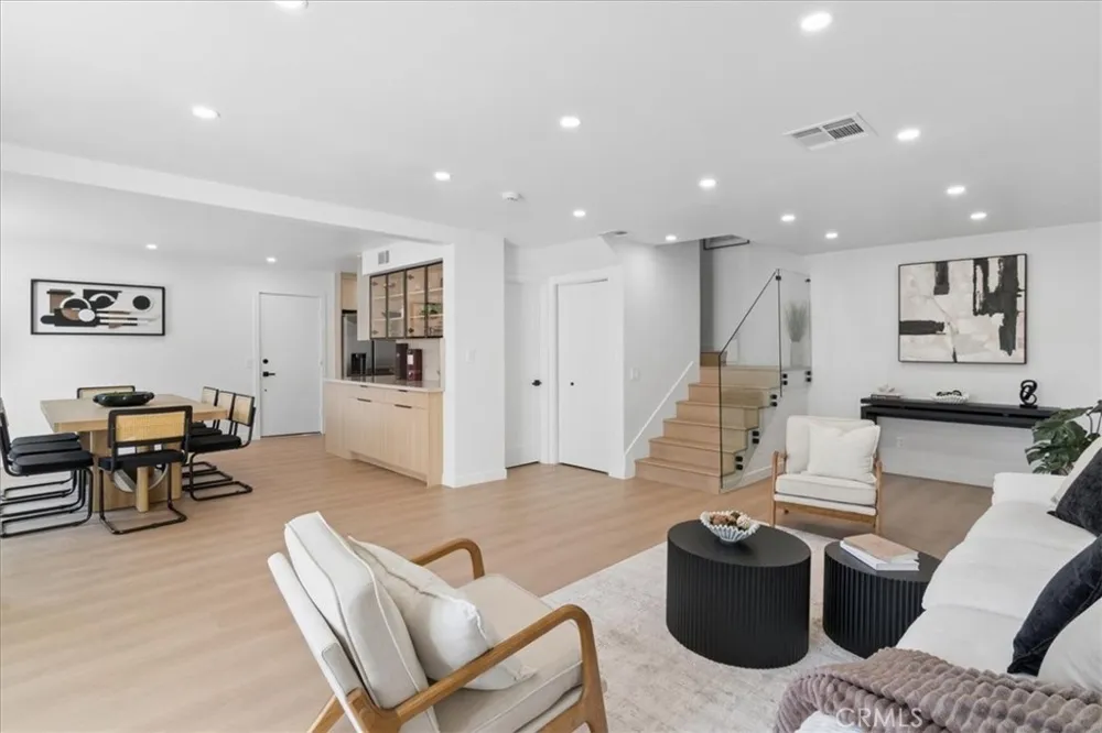 10234 Variel #12 Chatsworth, CA 91311