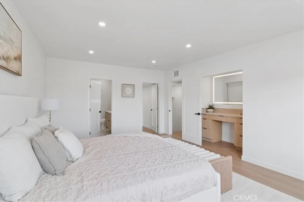 10234 Variel #12 Chatsworth, CA 91311