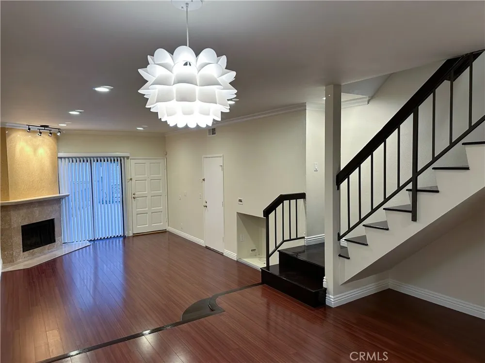 22865 Del Valle Street #12 Woodland Hills, CA 91364