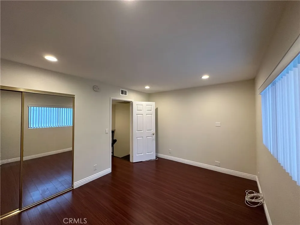 22865 Del Valle Street #12 Woodland Hills, CA 91364