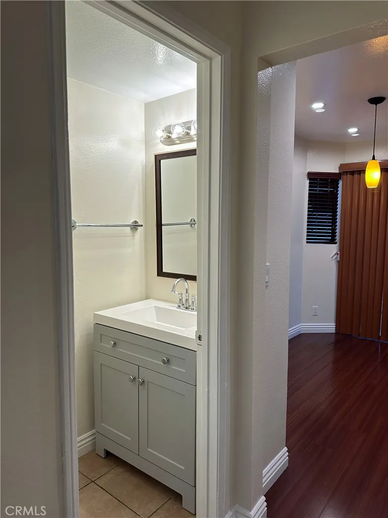 22865 Del Valle Street #12 Woodland Hills, CA 91364