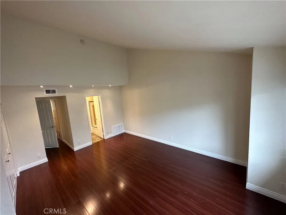 22865 Del Valle Street #12 Woodland Hills, CA 91364