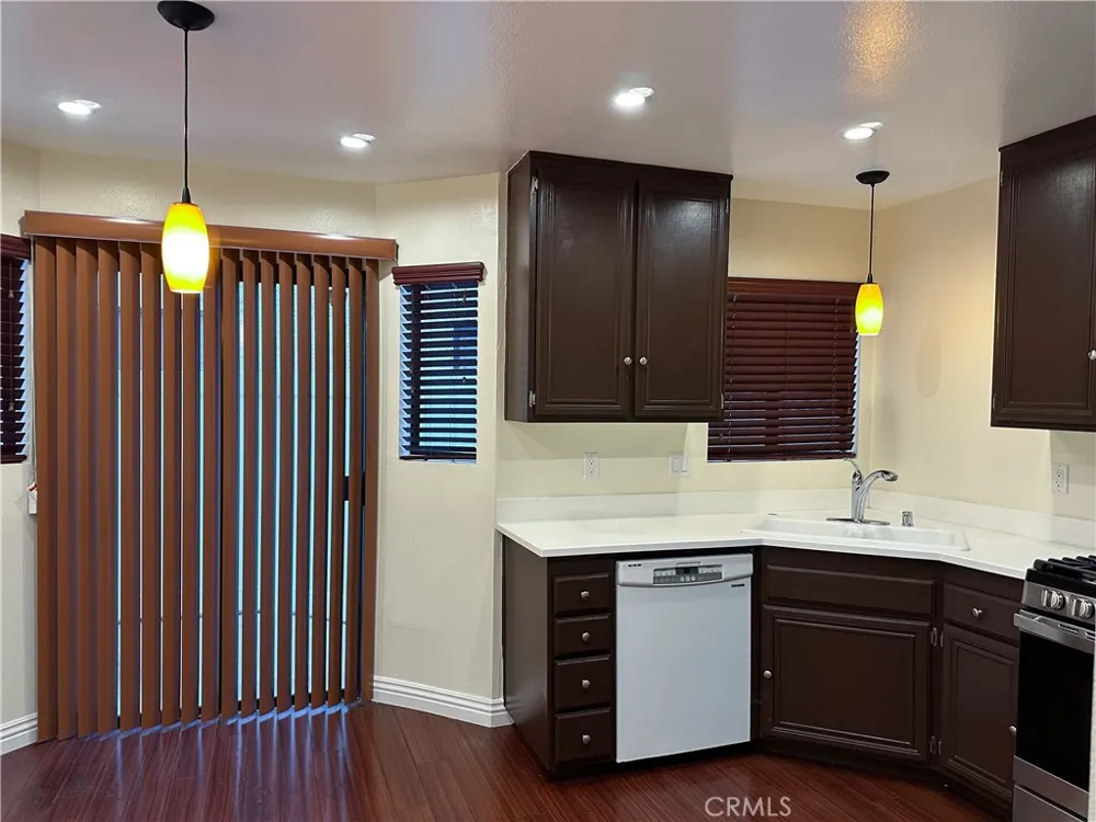 22865 Del Valle Street #12 Woodland Hills, CA 91364